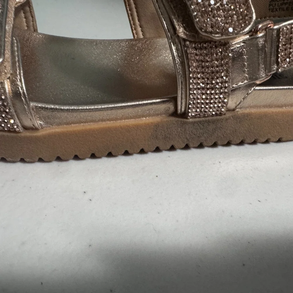 Steve Madden Girls 4 Mona Flat Sandal Rhinestone Embellishments Vacation Cute